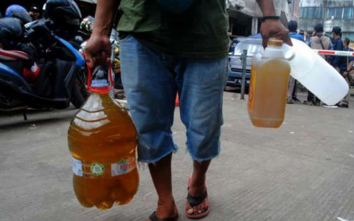 Minyak Goreng Curah, Sudah Langka & Harga Juga Meroket Rp 22.000 Per Liter